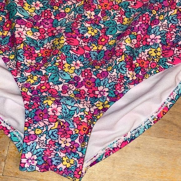 🌺 CARTER’S Floral Asymmetric Ruffle Swim Suit - Picture 3 of 9